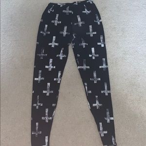 cross leggings